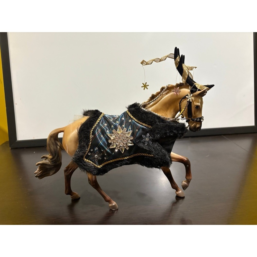 Breyer Highlander 2023 holiday horse